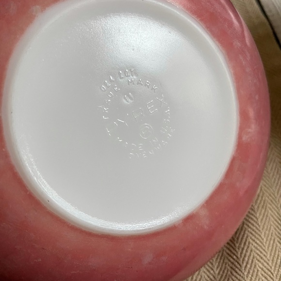 Vintage Pyrex Handled Mixing Bowl 2.QT - Picture 7 of 9